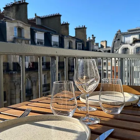 3-rooms With Balcony Parigi